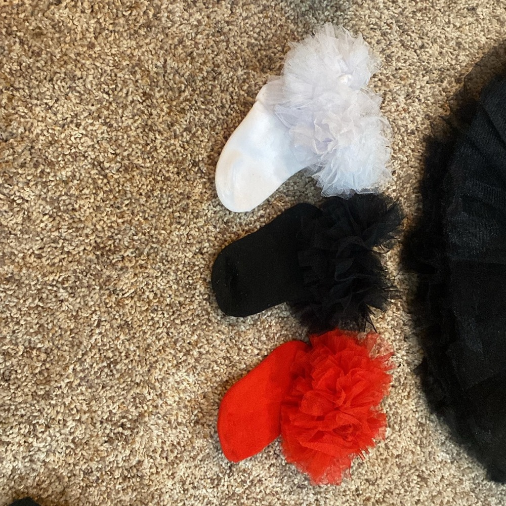 Tutu  skirt and 3 pair of you tutu socks set. - Picture 4 of 7
